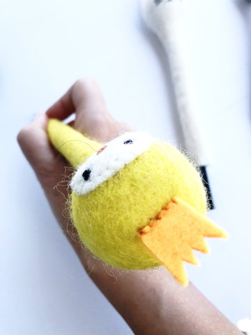 A Birdy Cute Pencil Hugger